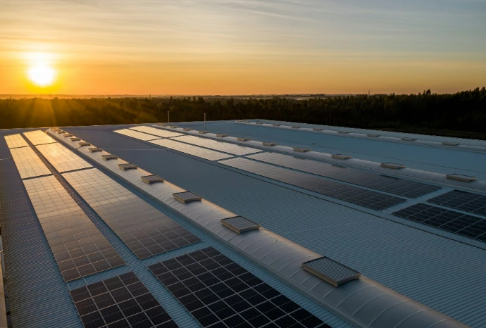 zwarte en witte zonnepanelen